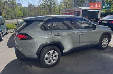 Внедорожник / Кроссовер Toyota RAV4 2022 в 
