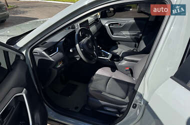 Внедорожник / Кроссовер Toyota RAV4 2022 в 