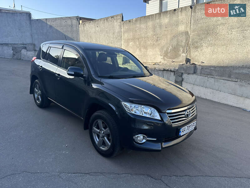 Внедорожник / Кроссовер Toyota RAV4 2012 в Киеве