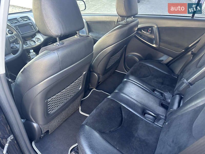 Внедорожник / Кроссовер Toyota RAV4 2012 в Киеве