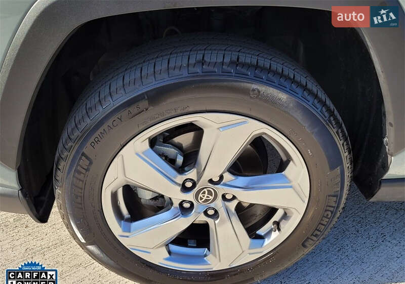 Позашляховик / Кросовер Toyota RAV4 2021 в Запоріжжі