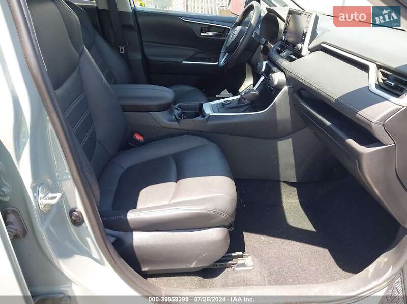 Позашляховик / Кросовер Toyota RAV4 2021 в Запоріжжі