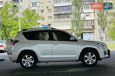 Внедорожник / Кроссовер Toyota RAV4 2011 в 