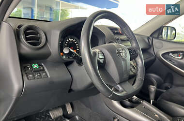 Внедорожник / Кроссовер Toyota RAV4 2011 в 