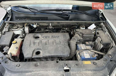 Внедорожник / Кроссовер Toyota RAV4 2011 в 