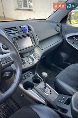 Внедорожник / Кроссовер Toyota RAV4 2012 в 