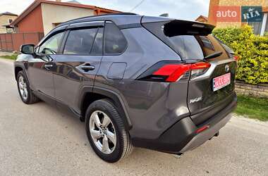 Внедорожник / Кроссовер Toyota RAV4 2020 в 