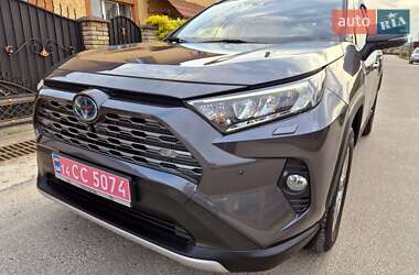 Внедорожник / Кроссовер Toyota RAV4 2020 в 