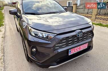 Внедорожник / Кроссовер Toyota RAV4 2020 в 