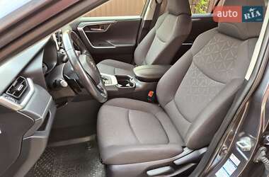 Внедорожник / Кроссовер Toyota RAV4 2020 в 