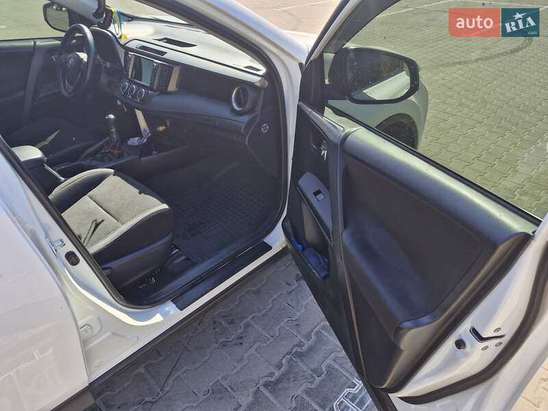 Позашляховик / Кросовер Toyota RAV4 2014 в Чернігові