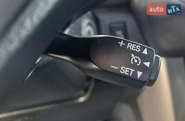Внедорожник / Кроссовер Toyota RAV4 2014 в 