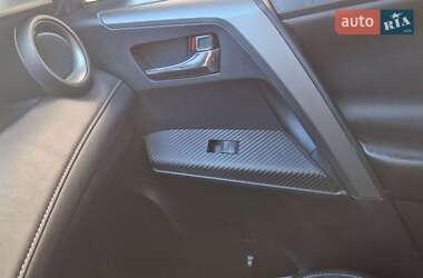 Позашляховик / Кросовер Toyota RAV4 2013 в 