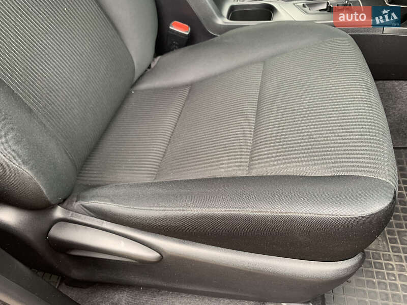 Внедорожник / Кроссовер Toyota RAV4 2016 в Львове