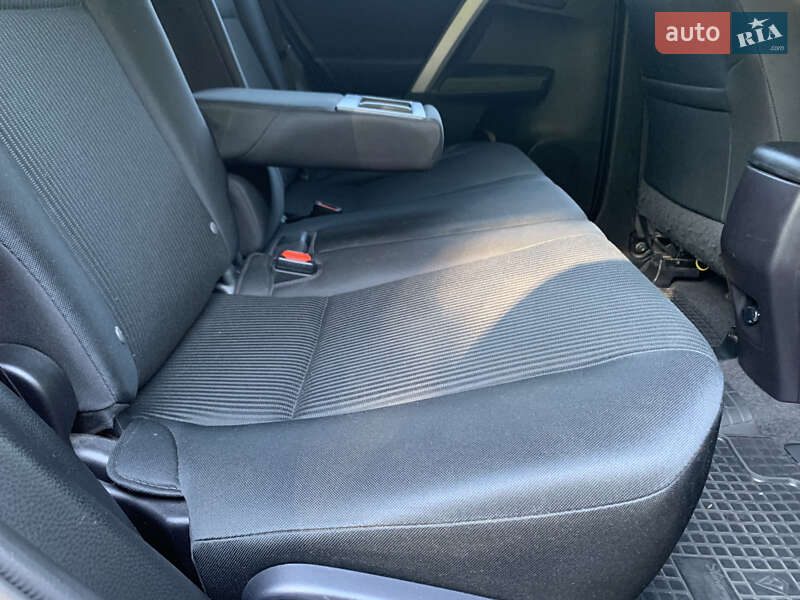 Внедорожник / Кроссовер Toyota RAV4 2016 в Львове