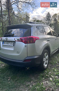 Позашляховик / Кросовер Toyota RAV4 2014 в 