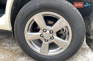 Внедорожник / Кроссовер Toyota RAV4 2010 в 