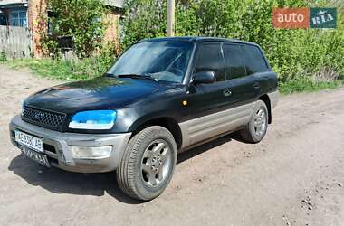 Позашляховик / Кросовер Toyota RAV4 1999 в 