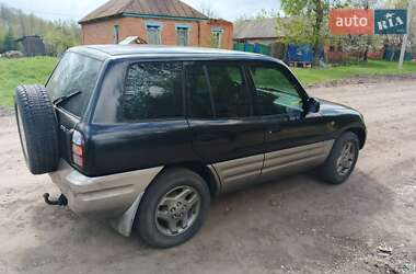 Позашляховик / Кросовер Toyota RAV4 1999 в 