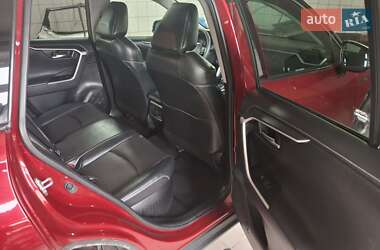 Позашляховик / Кросовер Toyota RAV4 2021 в 