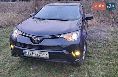 Внедорожник / Кроссовер Toyota RAV4 2018 в 
