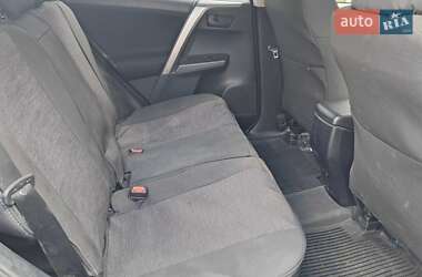 Внедорожник / Кроссовер Toyota RAV4 2018 в 