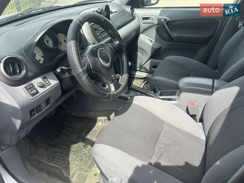 Позашляховик / Кросовер Toyota RAV4 2003 в Чернігові