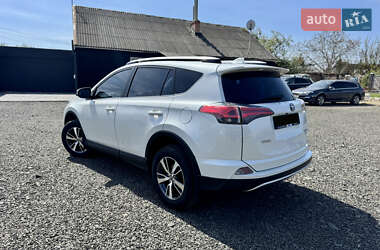 Внедорожник / Кроссовер Toyota RAV4 2016 в 