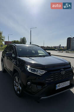 Внедорожник / Кроссовер Toyota RAV4 2020 в 