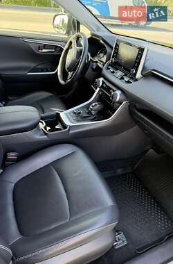 Внедорожник / Кроссовер Toyota RAV4 2020 в 