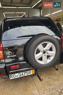 Позашляховик / Кросовер Toyota RAV4 2006 в 