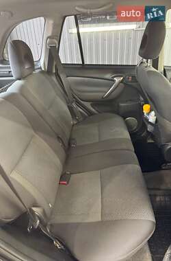 Позашляховик / Кросовер Toyota RAV4 2006 в 