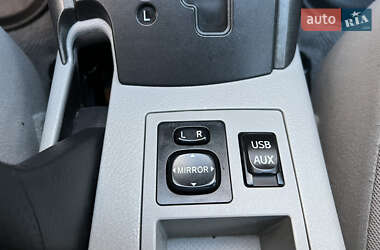 Позашляховик / Кросовер Toyota RAV4 2012 в 