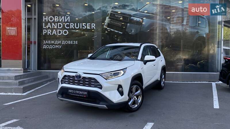 Позашляховик / Кросовер Toyota RAV4 2020 в 