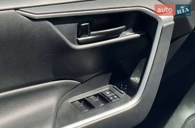 Внедорожник / Кроссовер Toyota RAV4 2020 в 