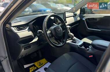 Внедорожник / Кроссовер Toyota RAV4 2020 в 