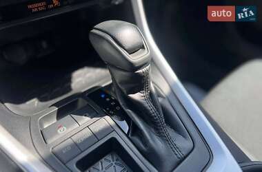 Внедорожник / Кроссовер Toyota RAV4 2020 в 