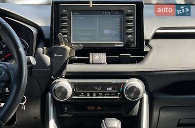 Внедорожник / Кроссовер Toyota RAV4 2020 в 