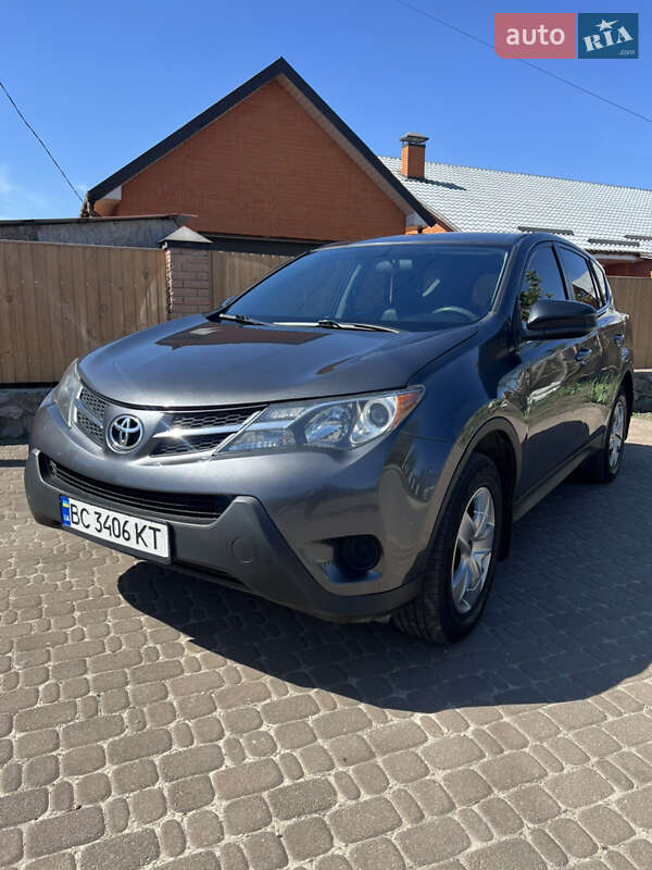 Внедорожник / Кроссовер Toyota RAV4 2015 в 