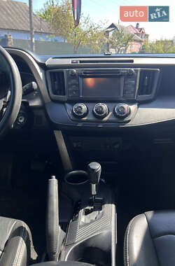 Внедорожник / Кроссовер Toyota RAV4 2015 в 