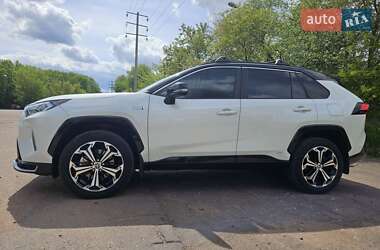 Позашляховик / Кросовер Toyota RAV4 2021 в 