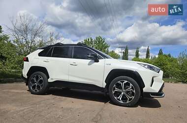 Позашляховик / Кросовер Toyota RAV4 2021 в 
