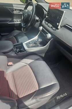 Позашляховик / Кросовер Toyota RAV4 2021 в 