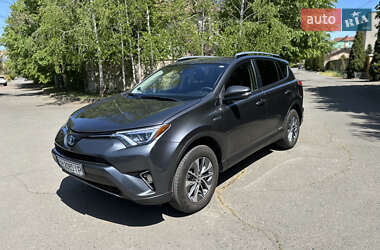 Внедорожник / Кроссовер Toyota RAV4 2018 в 