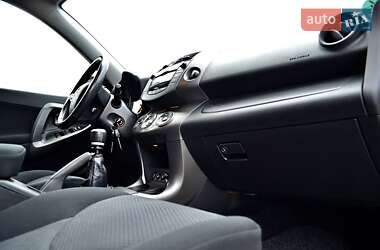 Позашляховик / Кросовер Toyota RAV4 2010 в 
