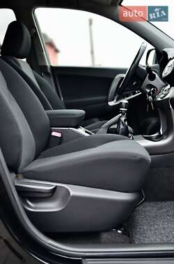 Позашляховик / Кросовер Toyota RAV4 2010 в 