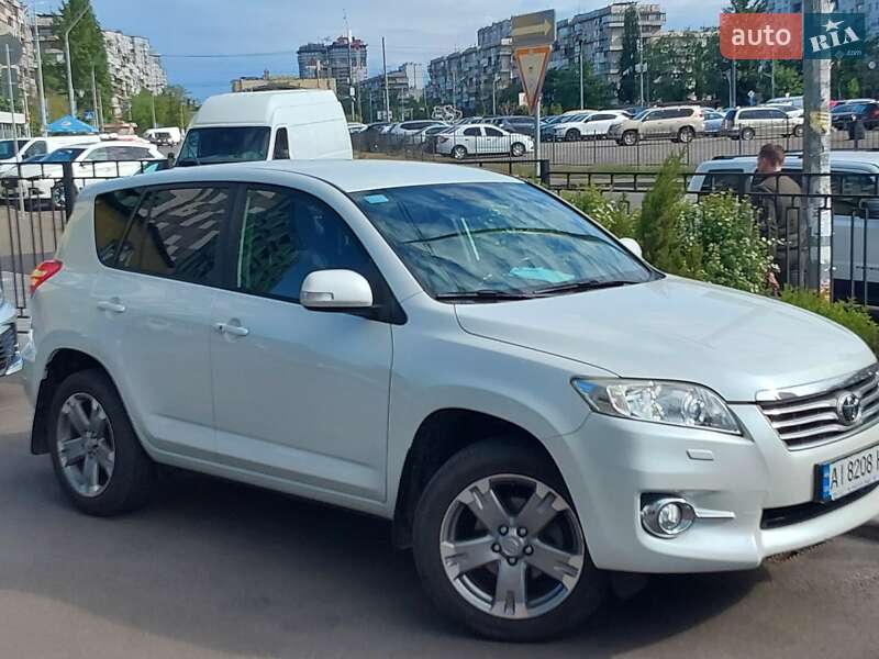Позашляховик / Кросовер Toyota RAV4 2012 в 
