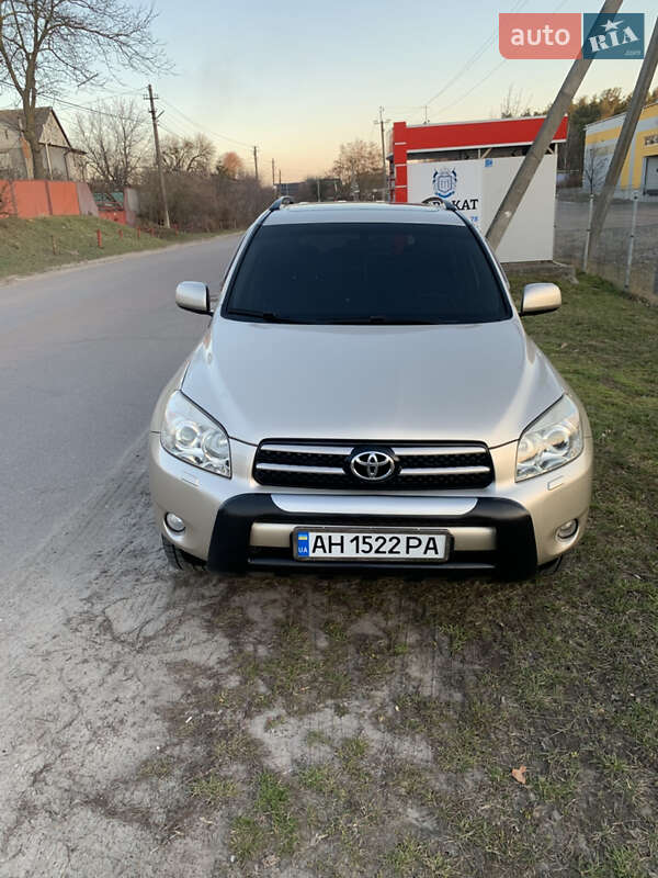 Внедорожник / Кроссовер Toyota RAV4 2006 в 