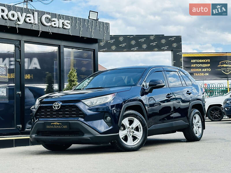 Внедорожник / Кроссовер Toyota RAV4 2021 в 
