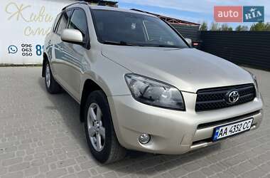 Внедорожник / Кроссовер Toyota RAV4 2006 в 